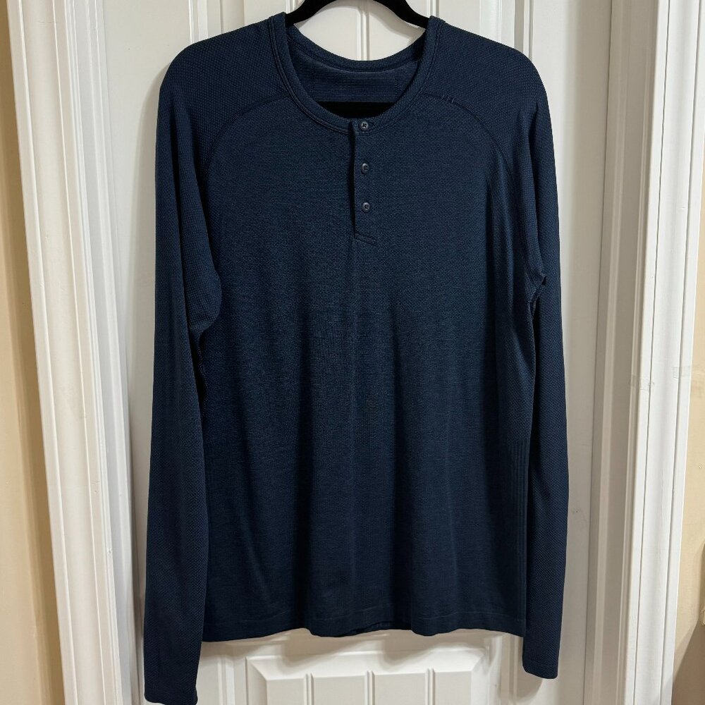 Lululemon Men's Navy Blue Long Sleeve Size Medium